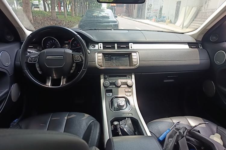 Used Land Rover Range Evoque 2015 2.0T Five-Door Zhiyao Edition Center Console