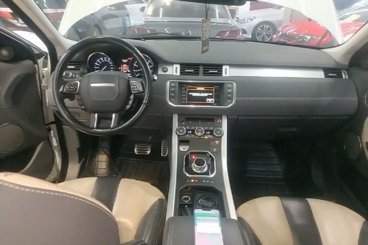 Used Land Rover Range Evoque 2015 2.0T 5-Door Ignite Edition Center Console