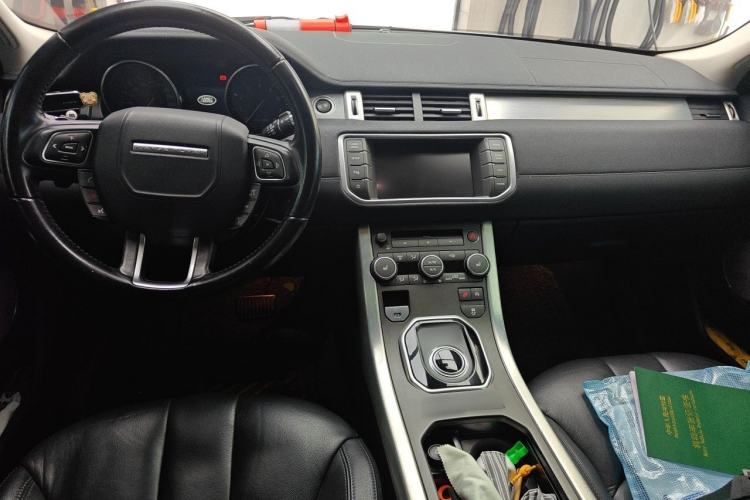 Used Land Rover Range Evoque 2015 2.0T Five-Door Zhiyao Edition Center Console