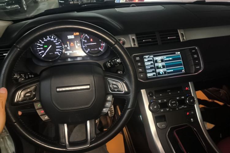 Used Land Rover Range Evoque 2015 2.0T Five-Door Sporty Edition Center Console