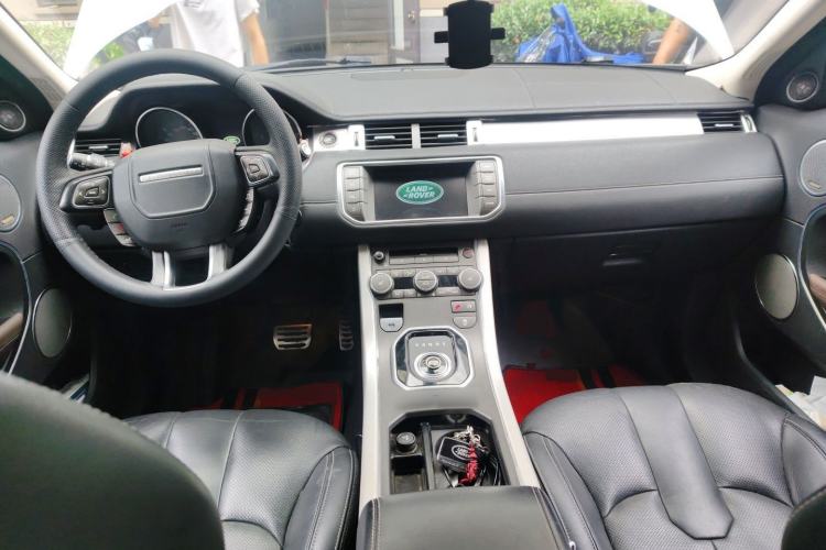 Used Land Rover Range Evoque 2015 2.0T Five-Door Sporty Edition Center Console