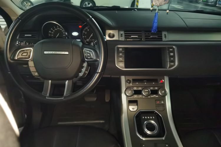 Used Land Rover Range Evoque 2015 2.0T 5-Door Luxury Edition Center Console