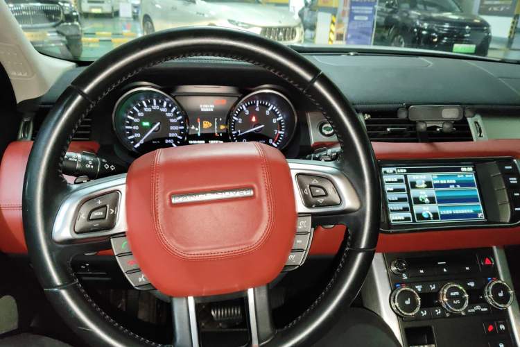 Used Land Rover Range Evoque 2015 2.0T Five-Door Zhiyao Edition Center Console