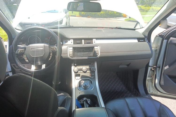 Used Land Rover Range Evoque 2015 2.0T 5-Door Ignite Edition Center Console