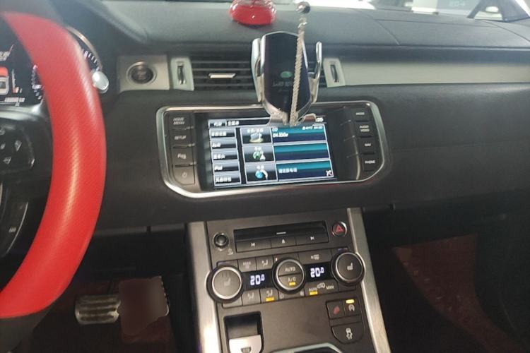 Used Land Rover Range Evoque 2015 2.0T Five-Door Zhiyao Edition Center Console