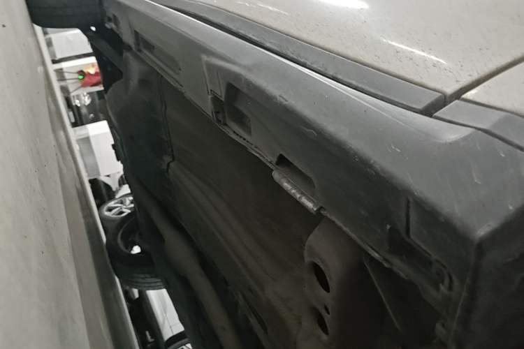 Used Land Rover Range Evoque 2015 2.0T 5-Door Ignite Edition Chassis Front Right