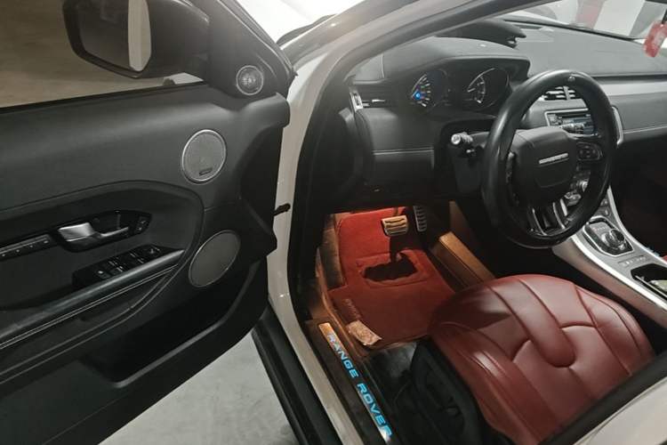 Used Land Rover Range Evoque 2015 2.0T 5-Door Ignite Edition Driver Seat