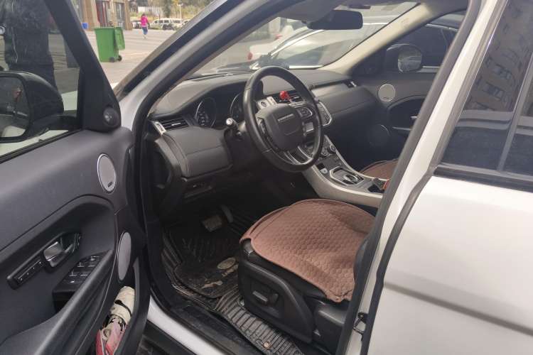 Used Land Rover Range Evoque 2015 2.0T 5-Door Luxury Edition Driver Seat