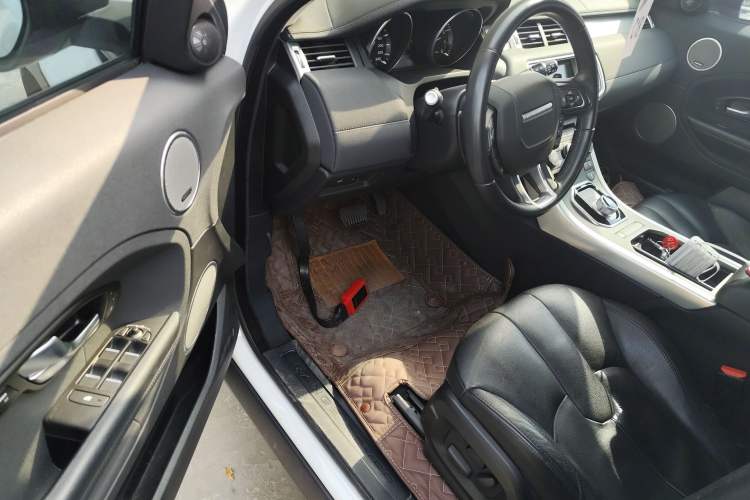 Used Land Rover Range Evoque 2015 2.0T 5-Door Luxury Edition Driver Seat