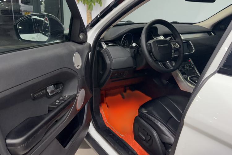 Used Land Rover Range Evoque 2015 2.0T 5-Door Luxury Edition Driver Seat