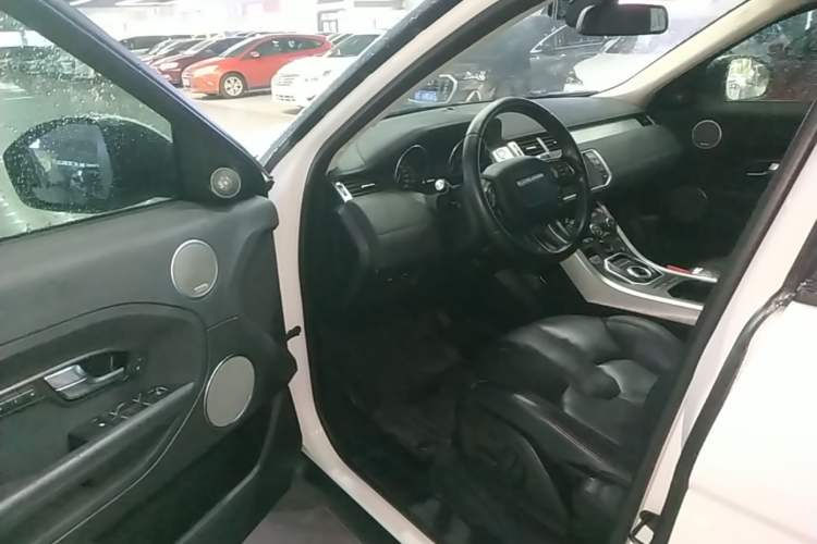 Used Land Rover Range Evoque 2015 2.0T Five-Door Zhiyao Edition Driver Seat