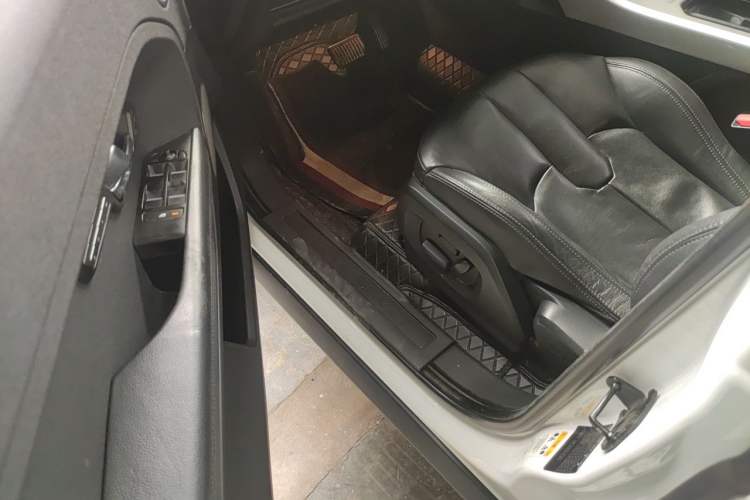 Used Land Rover Range Evoque 2015 2.0T Five-Door Zhiyao Edition Driver Seat