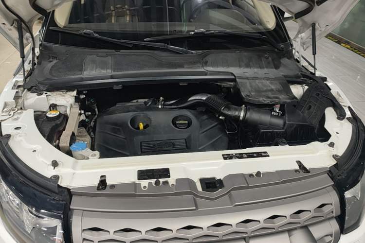 Used Land Rover Range Evoque 2015 2.0T Five-Door Zhiyao Edition Engine Bay