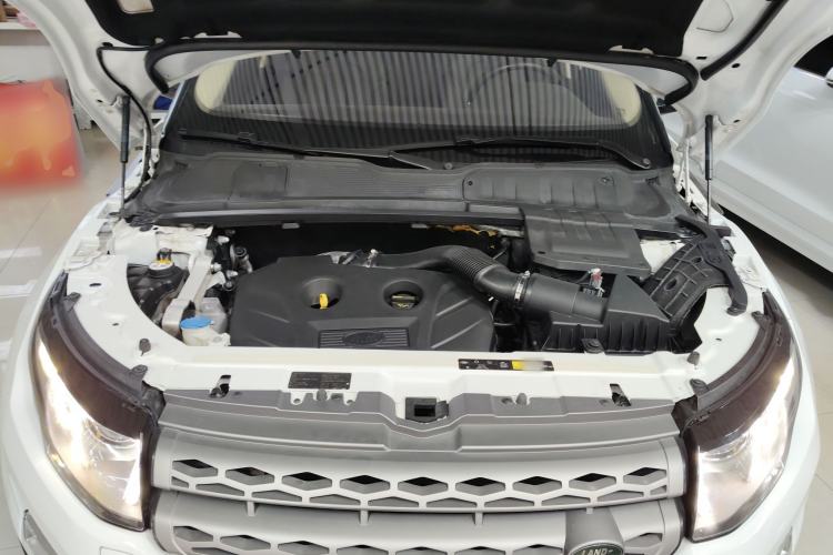 Used Land Rover Range Evoque 2015 2.0T Five-Door Zhiyao Edition Engine Bay
