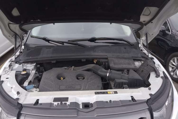 Used Land Rover Range Evoque 2015 2.0T Five-Door Zhiyao Edition Engine Bay