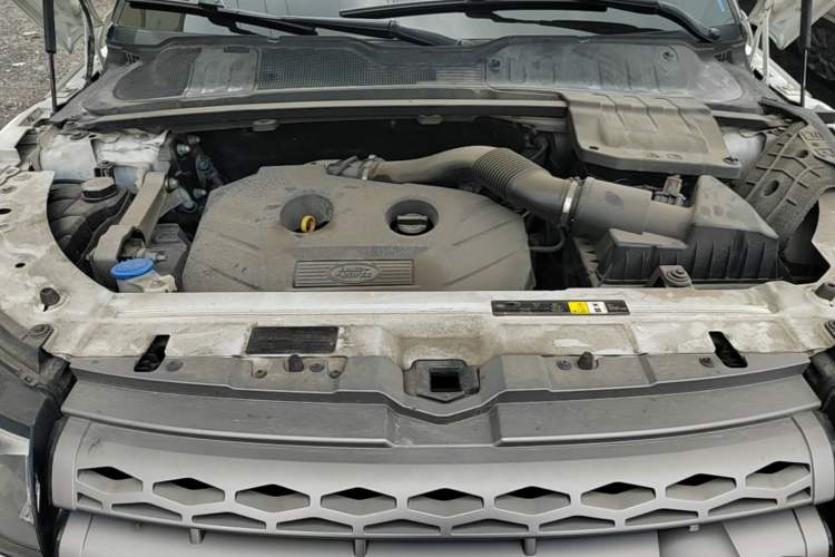 Used Land Rover Range Evoque 2015 2.0T Five-Door Zhiyao Edition Engine Bay