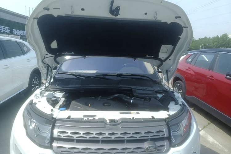 Used Land Rover Range Evoque 2015 2.0T Five-Door Zhiyao Edition Engine Bay