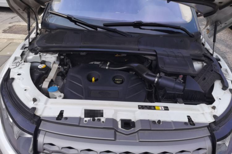 Used Land Rover Range Evoque 2015 2.0T Five-Door Zhiyao Edition Engine Bay