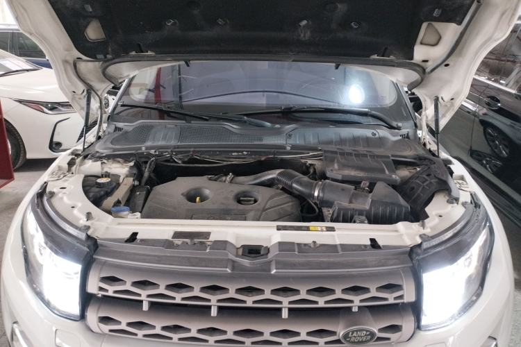 Used Land Rover Range Evoque 2015 2.0T Five-Door Zhiyao Edition Engine Bay