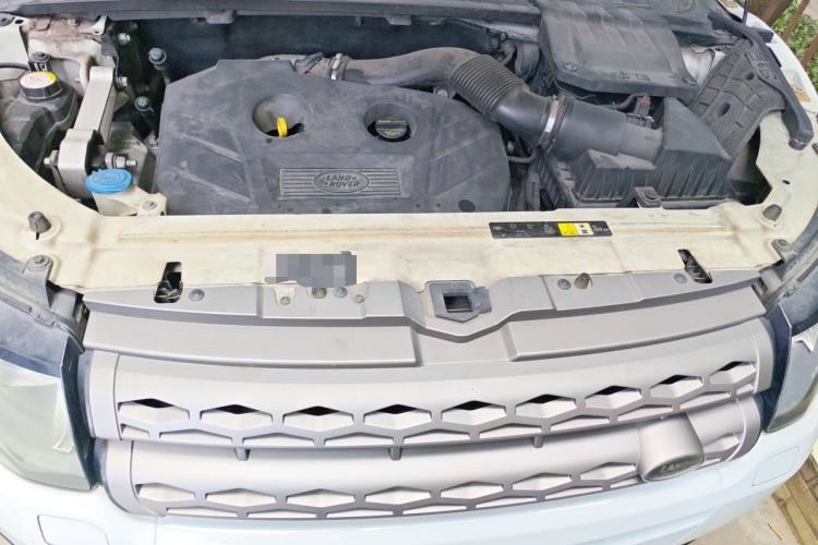 Used Land Rover Range Evoque 2015 2.0T Five-Door Zhiyao Edition Engine Bay