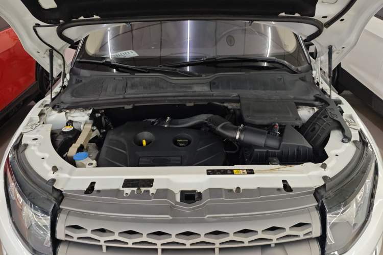 Used Land Rover Range Evoque 2015 2.0T Five-Door Zhiyao Edition Engine Bay