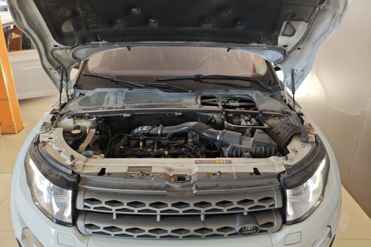 Used Land Rover Range Evoque 2015 2.0T Five-Door Zhiyao Edition Engine Bay