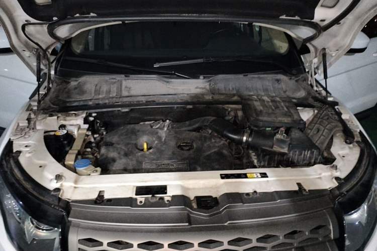 Used Land Rover Range Evoque 2015 2.0T Five-Door Zhiyao Edition Engine Bay