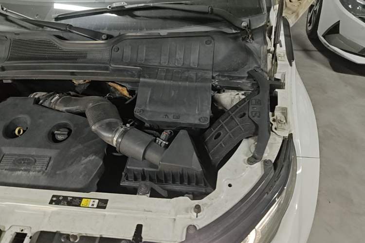 Used Land Rover Range Evoque 2015 2.0T 5-Door Ignite Edition Engine Bay Left