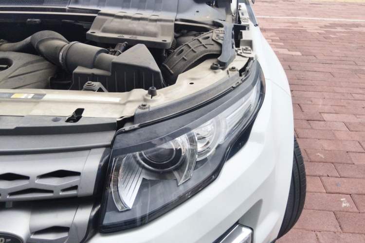 Used Land Rover Range Evoque 2015 2.0T Five-Door Zhiyao Edition Engine Bay Left
