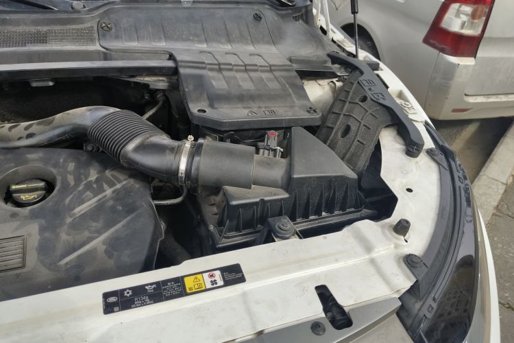 Used Land Rover Range Evoque 2015 2.0T 5-Door Luxury Edition Engine Bay Left