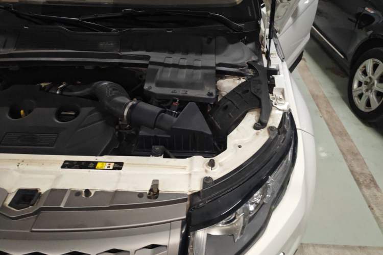 Used Land Rover Range Evoque 2015 2.0T Five-Door Zhiyao Edition Engine Bay Left