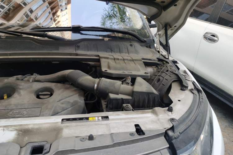 Used Land Rover Range Evoque 2015 2.0T Five-Door Zhiyao Edition Engine Bay Left
