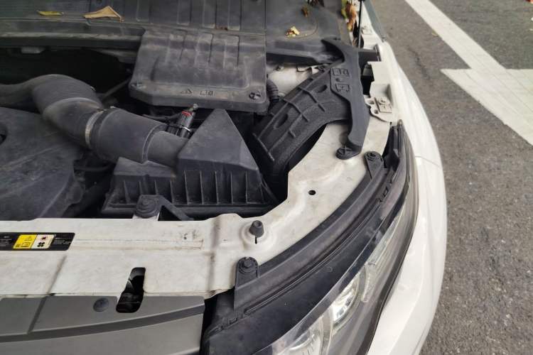 Used Land Rover Range Evoque 2015 2.0T Five-Door Fashion Edition Engine Bay Left