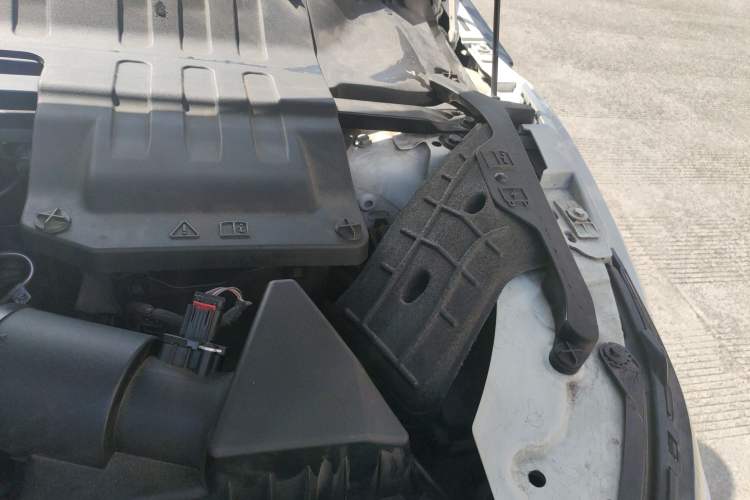 Used Land Rover Range Evoque 2015 2.0T NW8 Brit Limited Edition Engine Bay Left