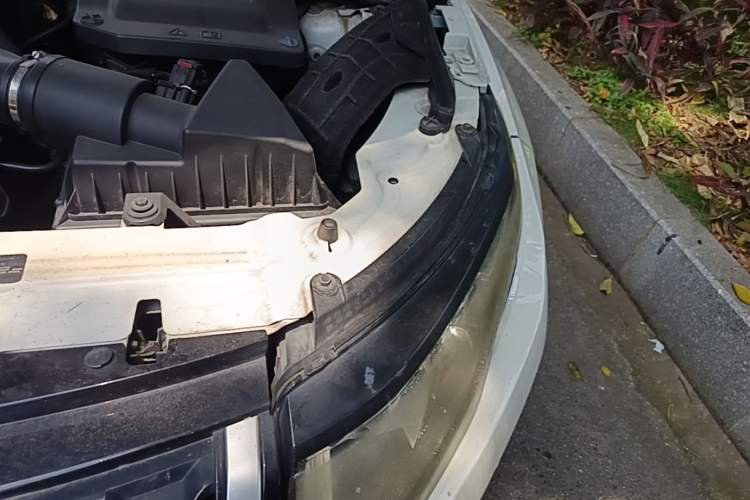 Used Land Rover Range Evoque 2015 2.0T Five-Door Zhiyao Edition Engine Bay Left
