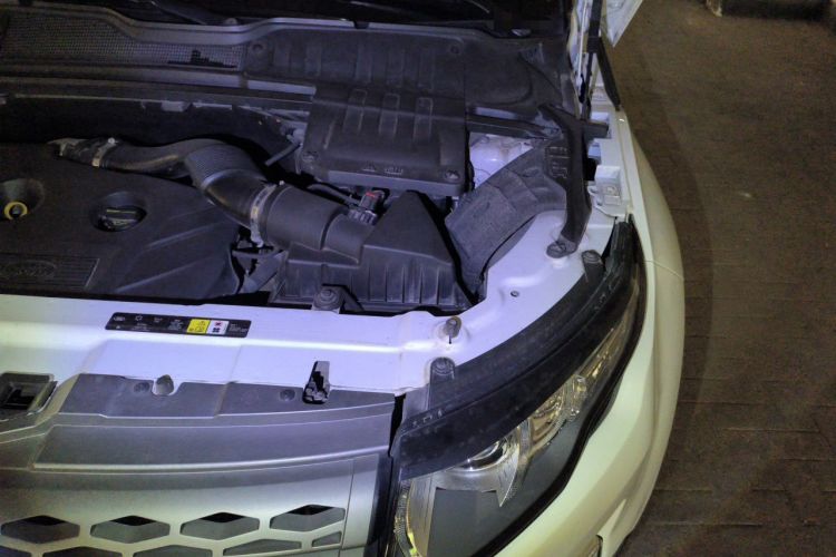 Used Land Rover Range Evoque 2015 2.0T Five-Door Zhiyao Edition Engine Bay Left