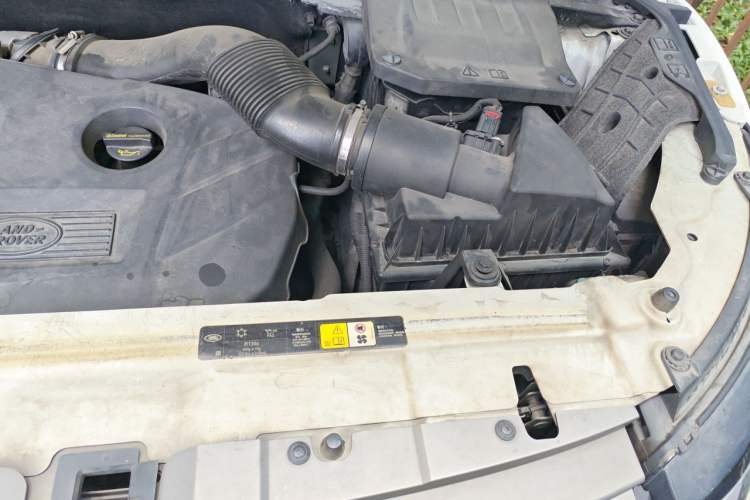 Used Land Rover Range Evoque 2015 2.0T Five-Door Zhiyao Edition Engine Bay Left