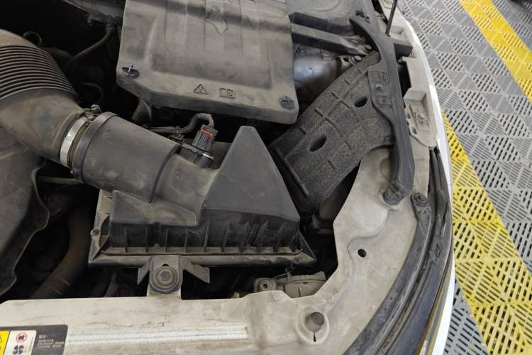 Used Land Rover Range Evoque 2015 2.0T Five-Door Zhiyao Edition Engine Bay Left