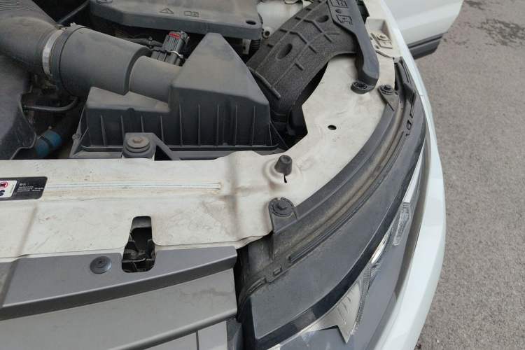 Used Land Rover Range Evoque 2015 2.0T Five-Door Fashion Edition Engine Bay Left