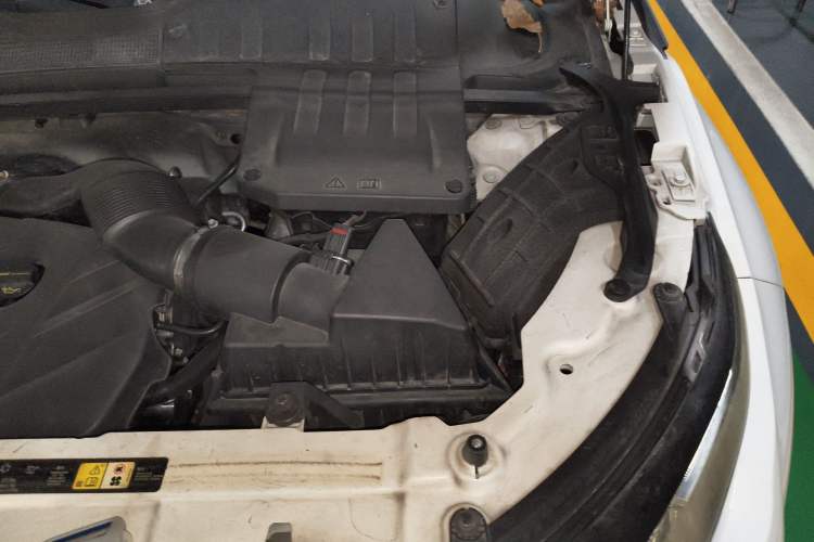 Used Land Rover Range Evoque 2015 2.0T Five-Door Zhiyao Edition Engine Bay Left