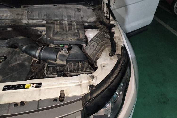 Used Land Rover Range Evoque 2015 2.0T Five-Door Zhiyao Edition Engine Bay Left