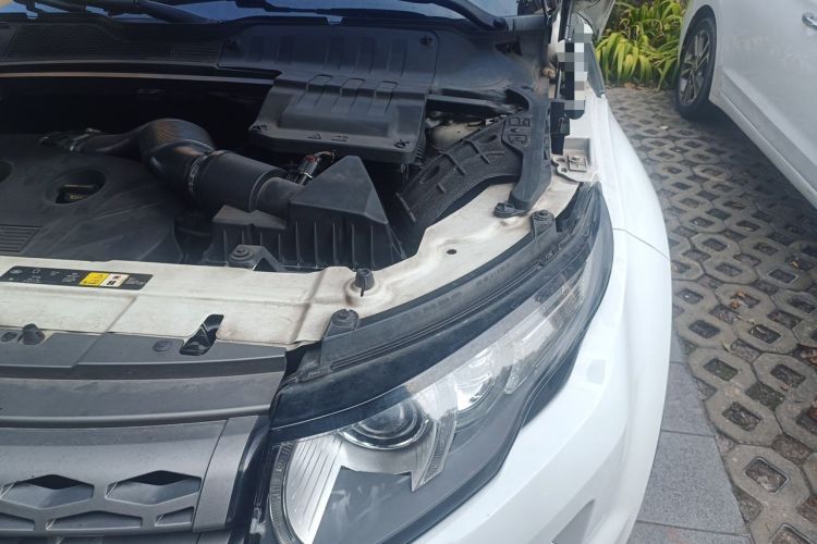 Used Land Rover Range Evoque 2015 2.0T Five-Door Zhiyao Edition Engine Bay Left