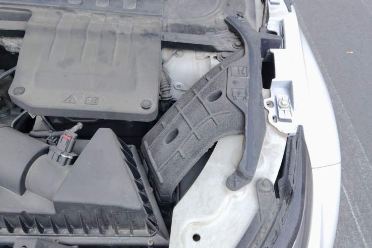 Used Land Rover Range Evoque 2015 2.0T Five-Door Fashion Edition Engine Bay Left