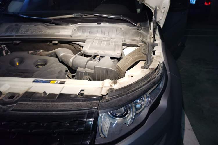 Used Land Rover Range Evoque 2015 2.0T 5-Door Ignite Edition Engine Bay Left