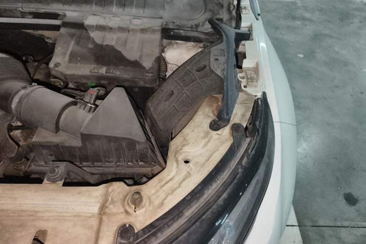 Used Land Rover Range Evoque 2015 2.0T Five-Door Zhiyao Edition Engine Bay Left