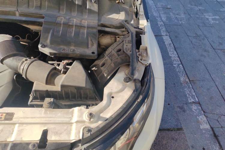 Used Land Rover Range Evoque 2015 2.0T Five-Door Zhiyao Edition Engine Bay Left