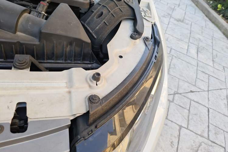 Used Land Rover Range Evoque 2015 2.0T Five-Door Zhiyao Edition Engine Bay Left