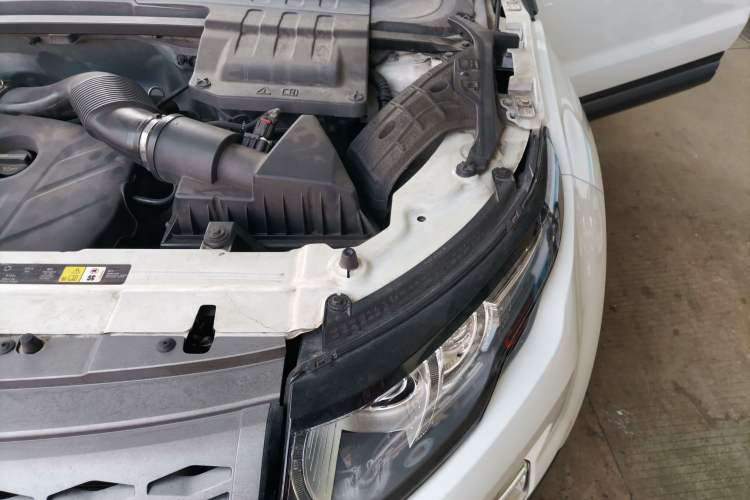 Used Land Rover Range Evoque 2015 2.0T Five-Door Zhiyao Edition Engine Bay Left