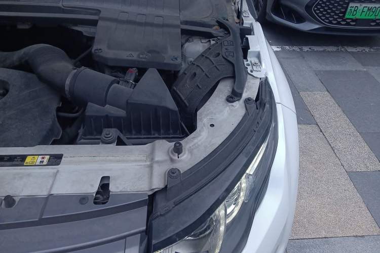 Used Land Rover Range Evoque 2015 2.0T Five-Door Zhiyao Edition Engine Bay Left