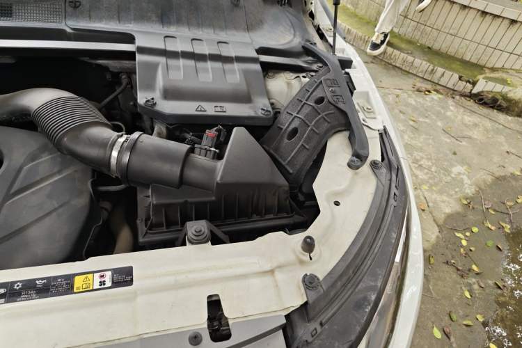 Used Land Rover Range Evoque 2015 2.0T 5-Door Luxury Edition Engine Bay Left